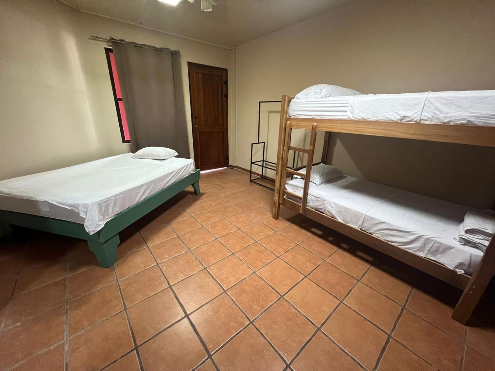 Hospedaje Papalotes Quepos Eksteriør billede