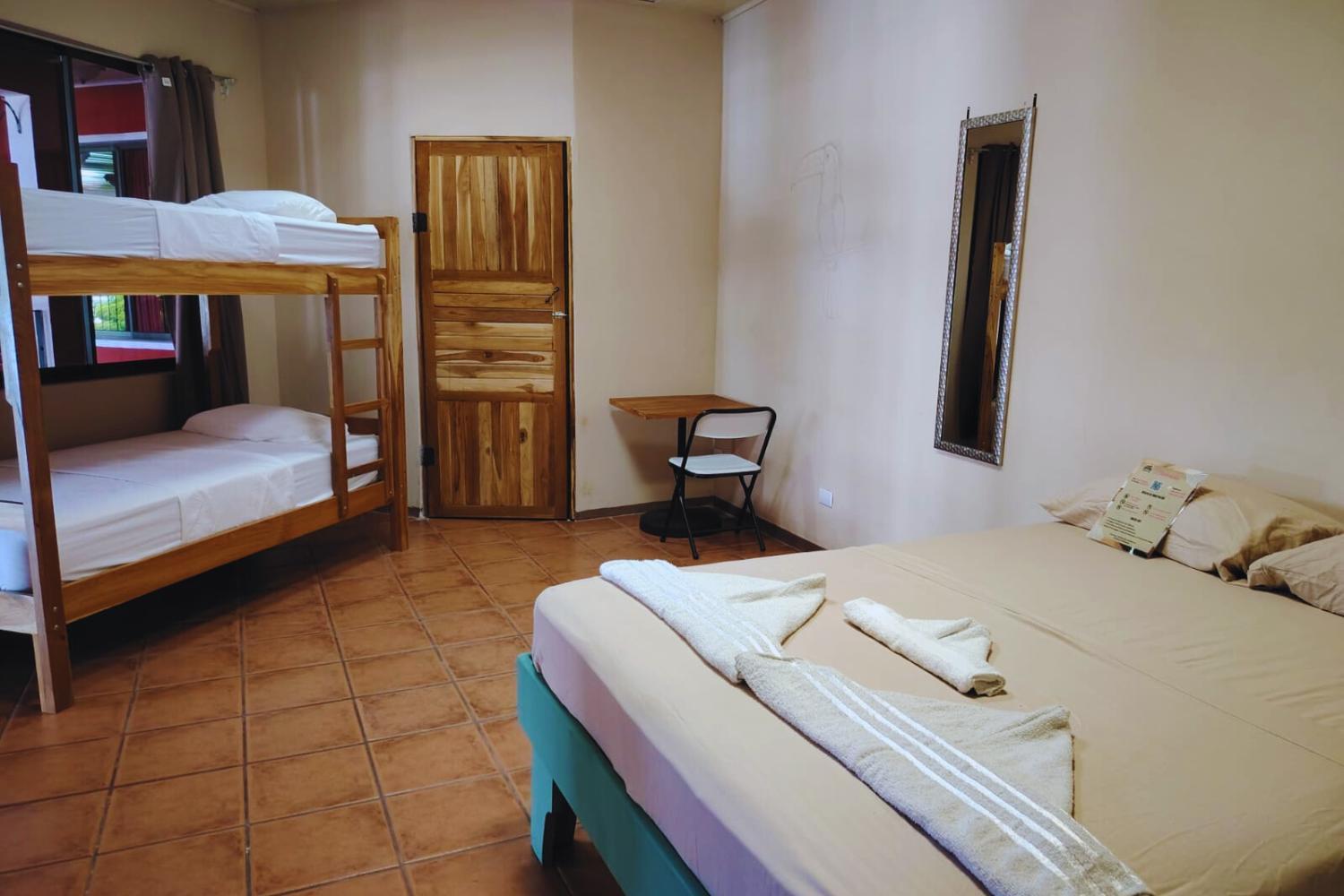 Hospedaje Papalotes Quepos Eksteriør billede